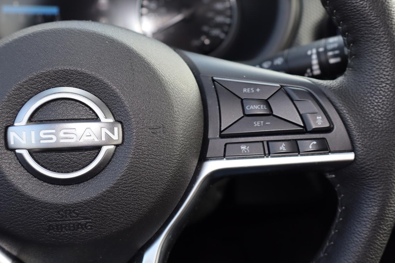 2025 Nissan Kicks SV Photo