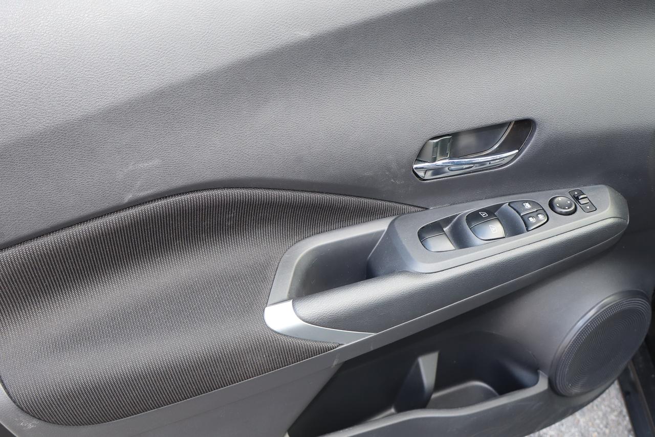 2025 Nissan Kicks SV Photo