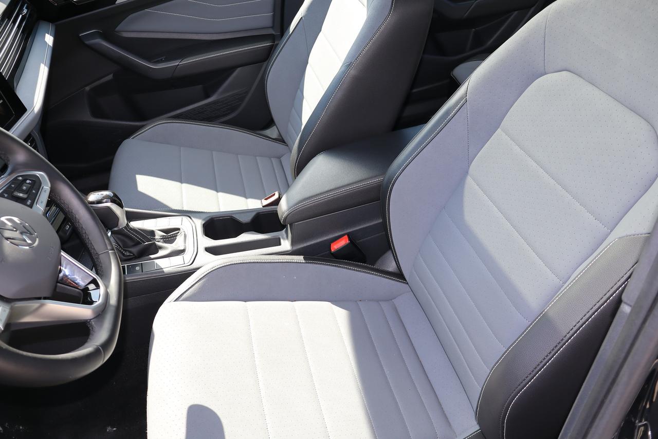 2025 Volkswagen Jetta Comfortline AUTO Photo