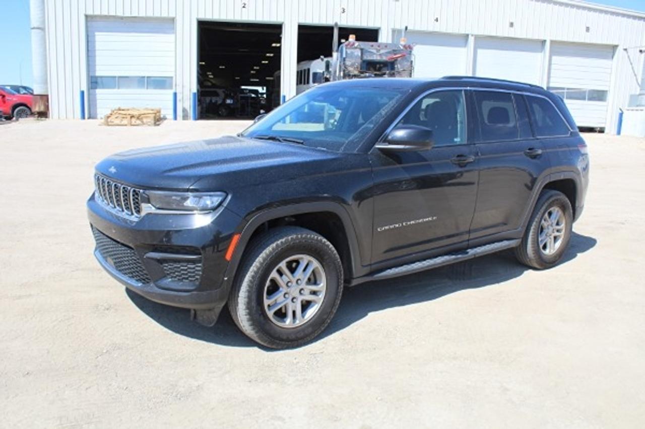 2023 Jeep Grand Cherokee Laredo 4x4 w/Htd cloth, S/R, BUC - Photo #1