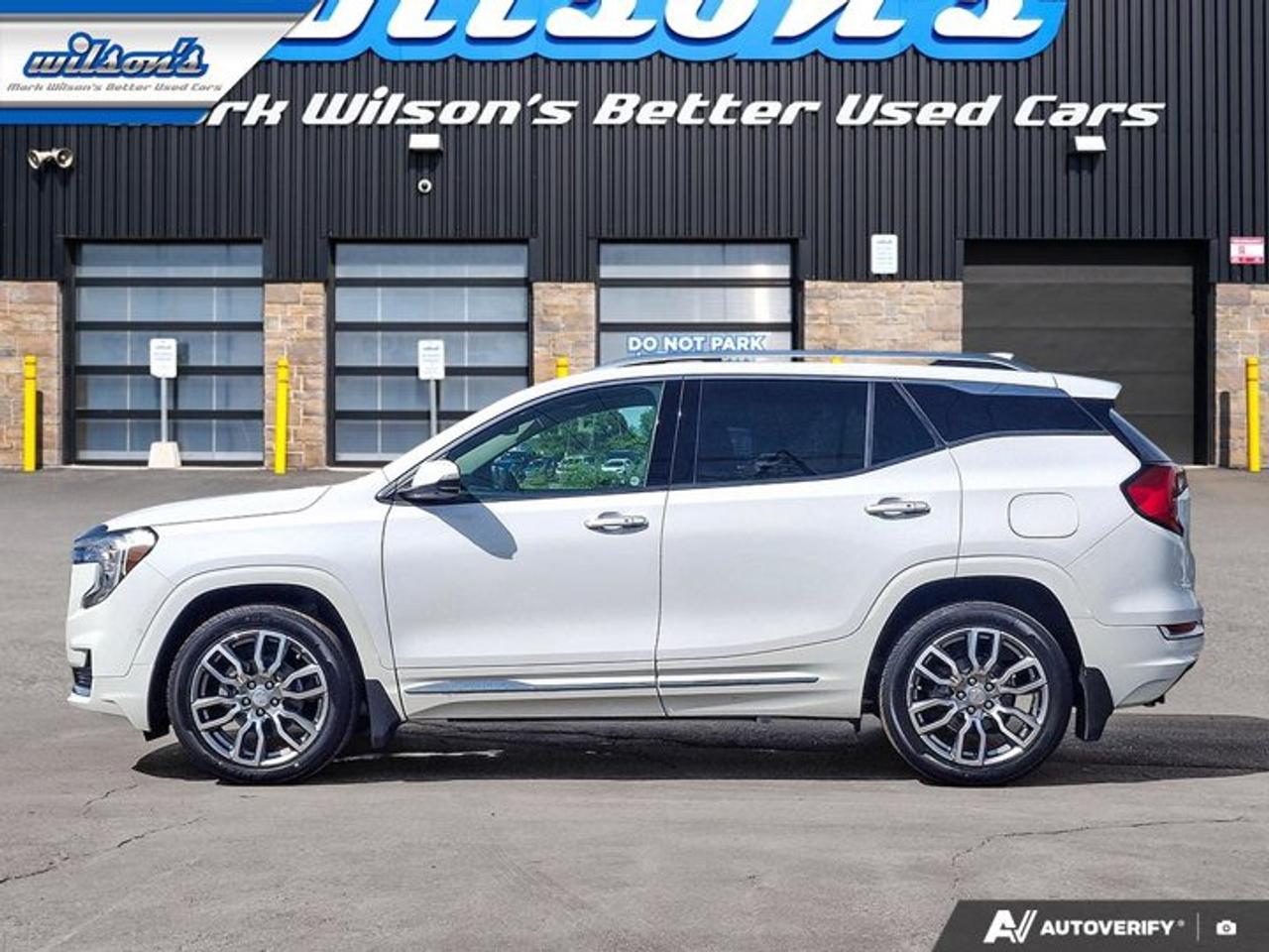 2024 GMC Terrain Denali AWD | Leather | Sunroof | NAV | HUD | 360 Camera | Adaptive Cruise | Heated Seats and More ! Photo