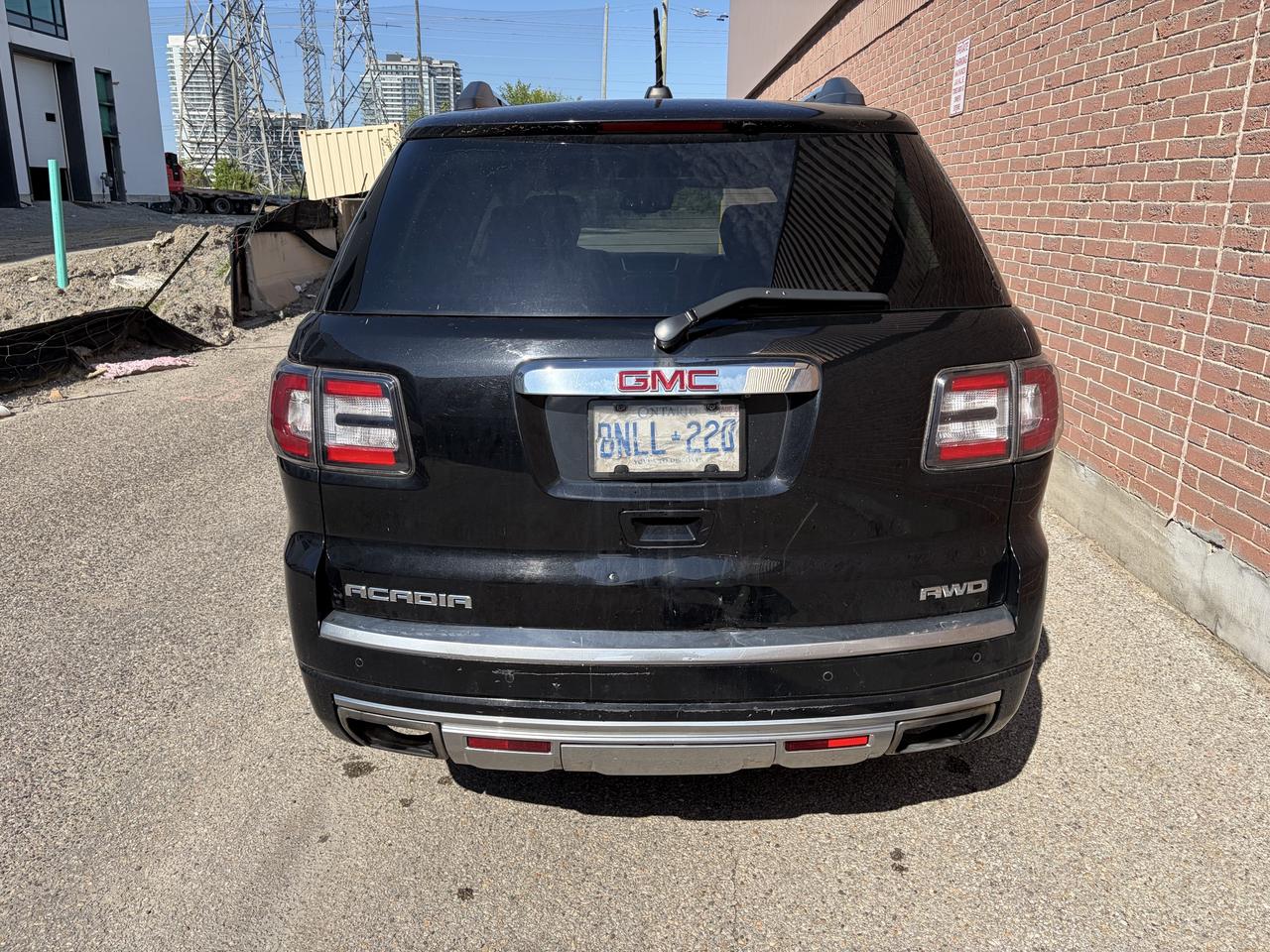 2016 GMC Acadia Denali Photo3