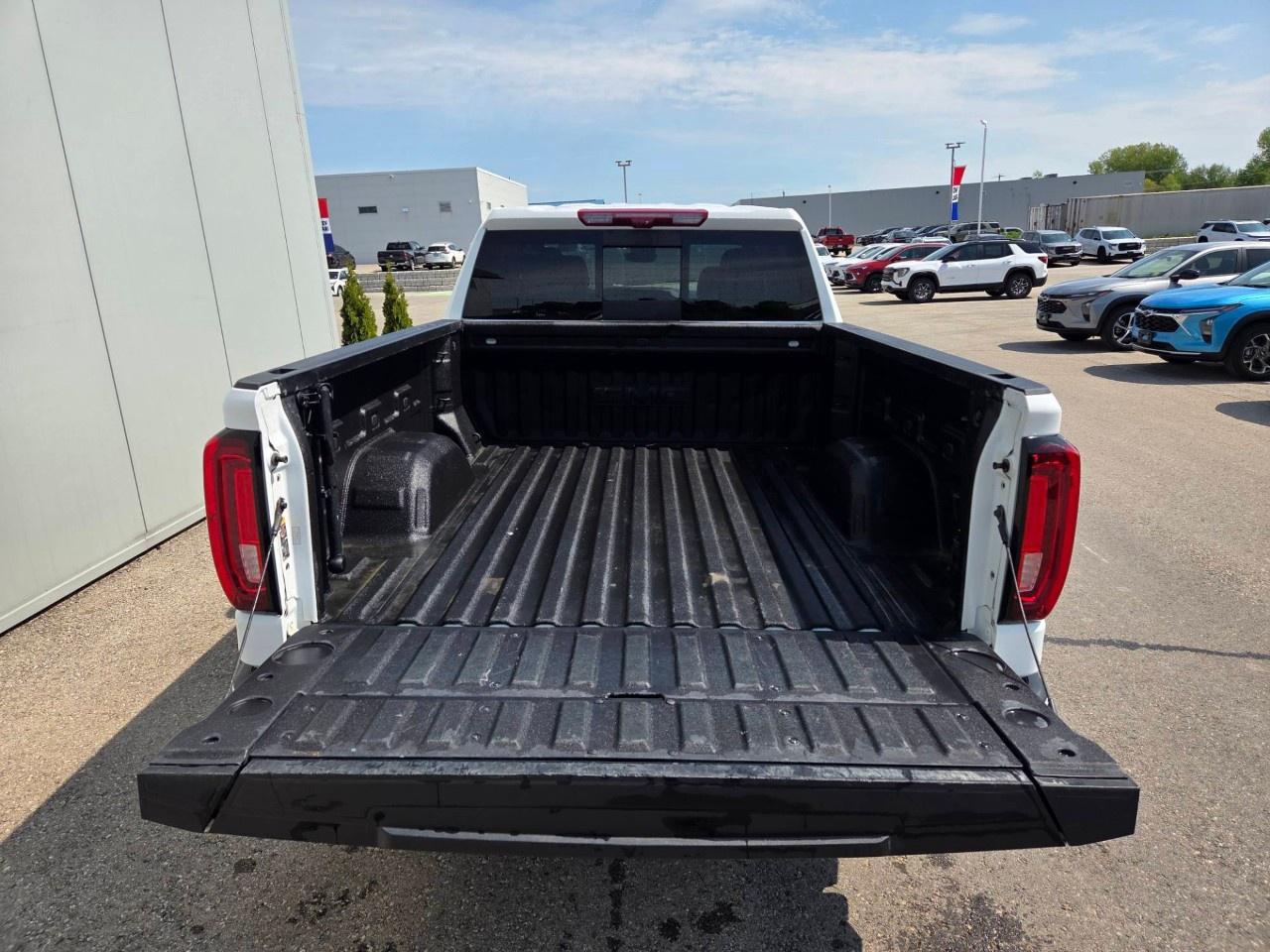 2025 GMC Sierra 1500 Crew Cab Standard Box 4-Wheel Drive AT4 Photo