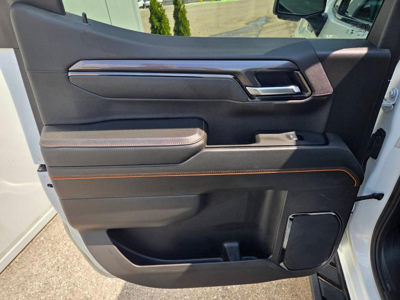 2025 GMC Sierra 1500 Crew Cab Standard Box 4-Wheel Drive AT4 Photo