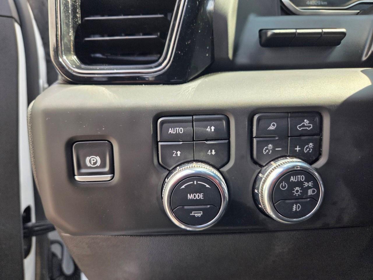 2025 GMC Sierra 1500 Crew Cab Standard Box 4-Wheel Drive AT4 Photo