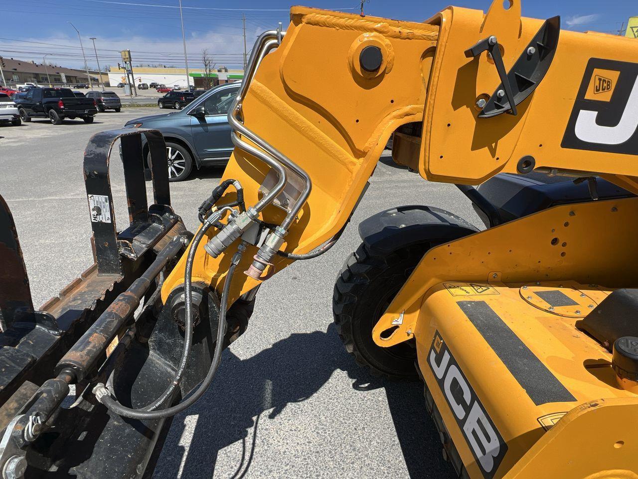 2023 JCB 505-20 TC TELEHANDLER, LIFT CAPACITY OF 5,500 LBS (2,500 KG)!! Photo