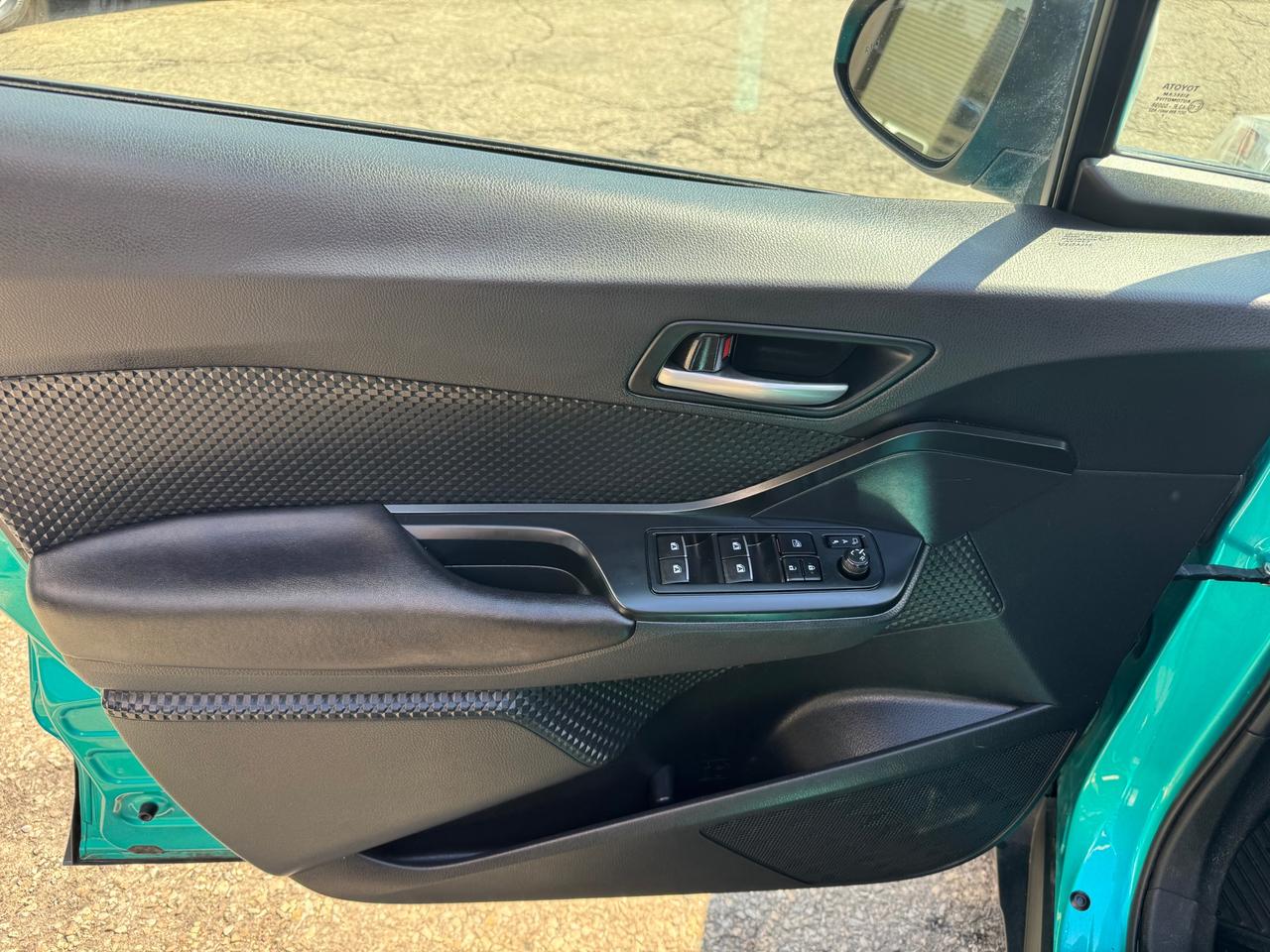 2018 Toyota C-HR XLE Accident Free | Two Tone | Backup Camera | Heated Seats Photo