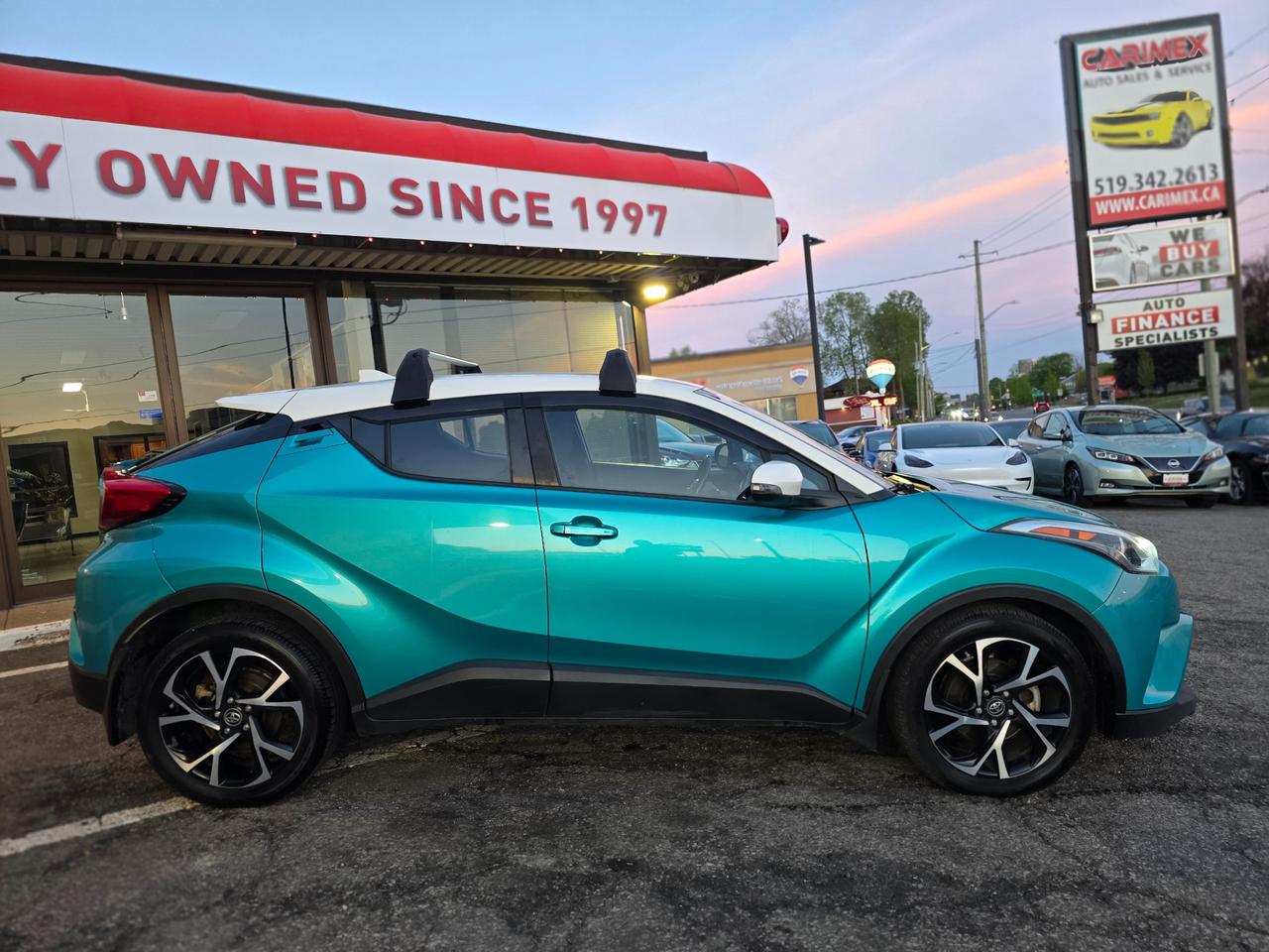 2018 Toyota C-HR XLE Accident Free | Two Tone | Backup Camera | Heated Seats Photo