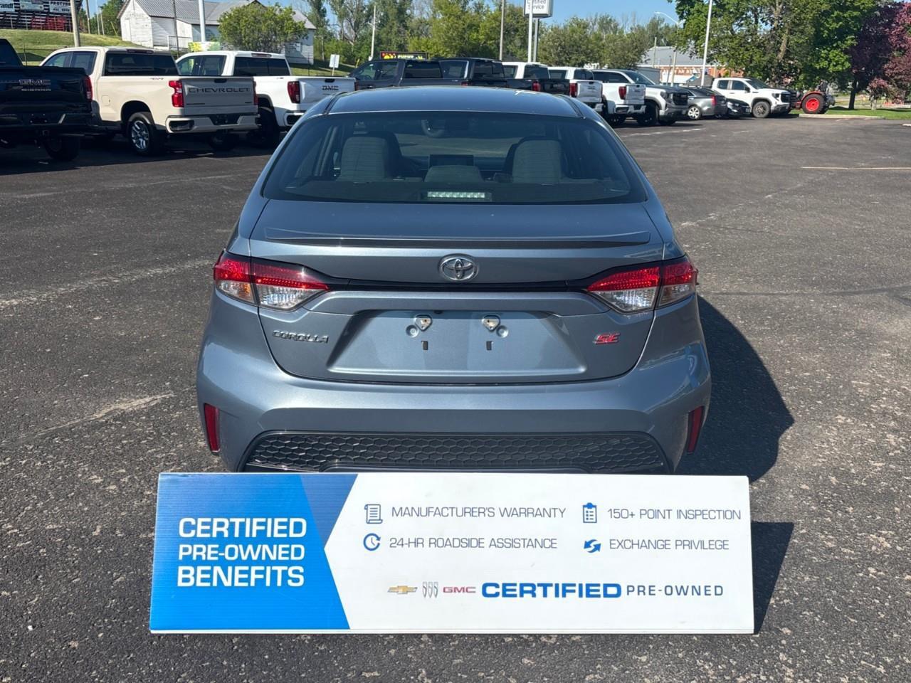 2020 Toyota Corolla SE Used Low Kilometer 5 Passenger Sedan with Heated Front Seats, Heated Steering wheel and a Sunroof Photo