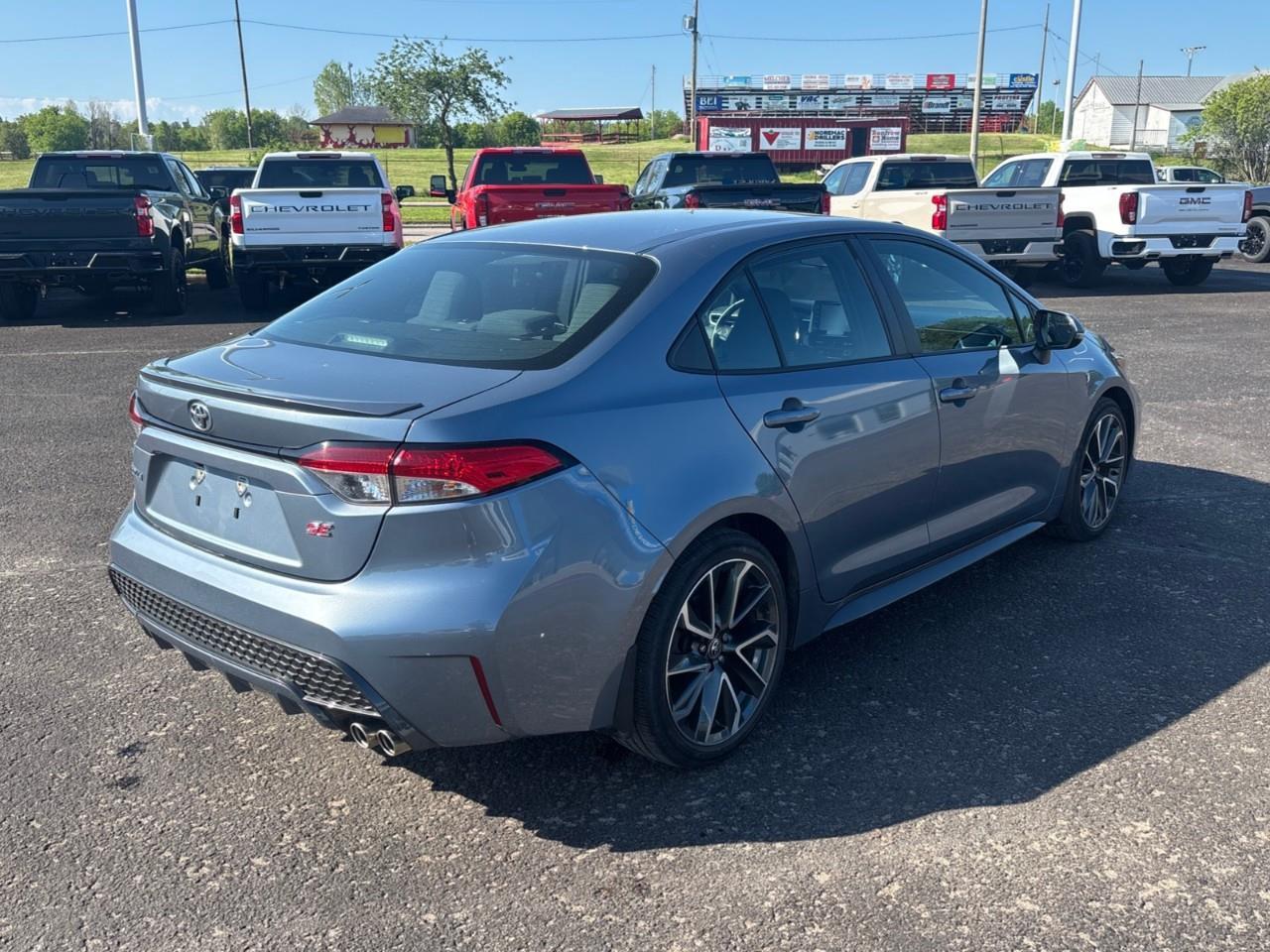 2020 Toyota Corolla SE Used Low Kilometer 5 Passenger Sedan with Heated Front Seats, Heated Steering wheel and a Sunroof Photo