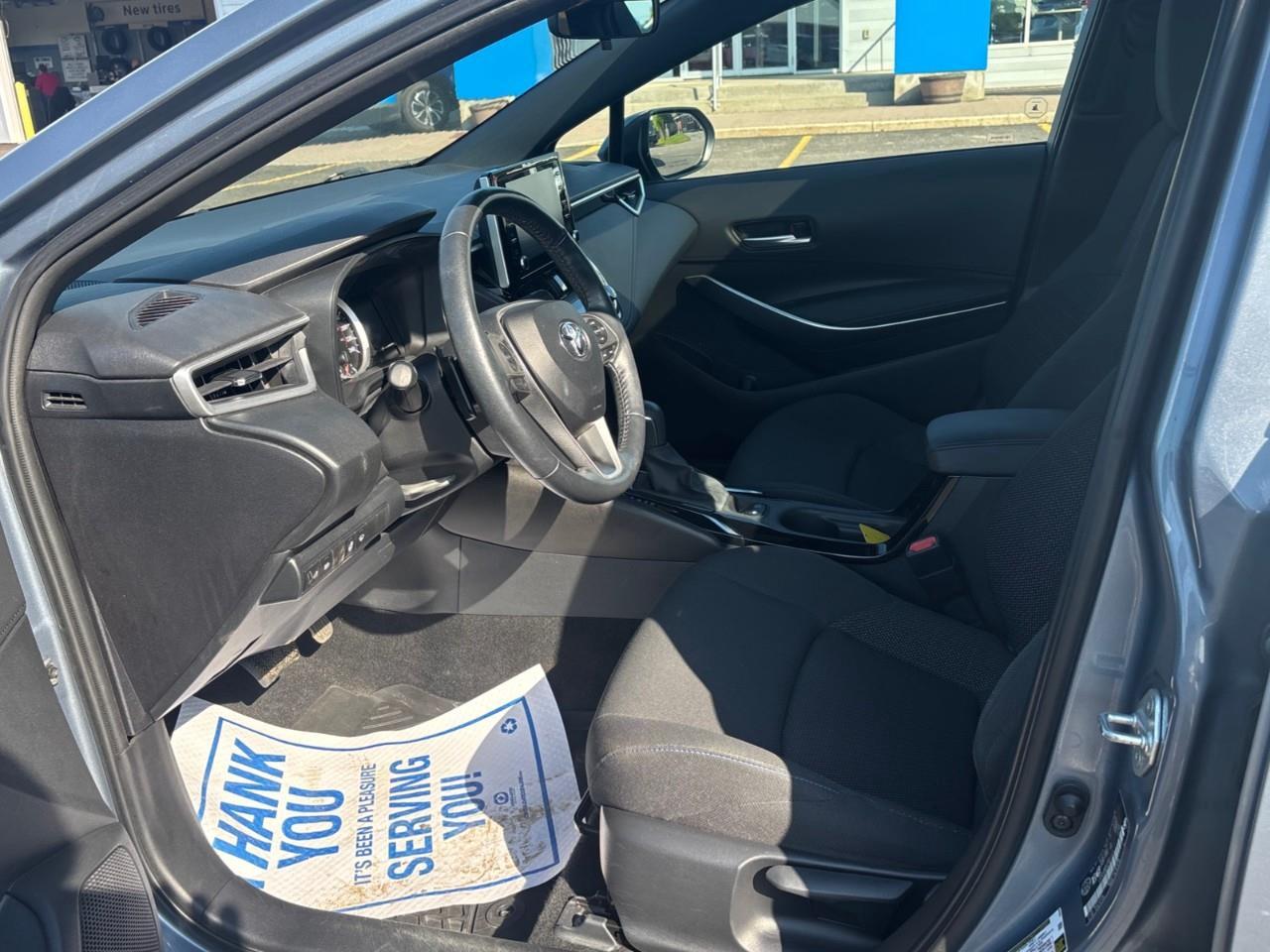 2020 Toyota Corolla SE Used Low Kilometer 5 Passenger Sedan with Heated Front Seats, Heated Steering wheel and a Sunroof Photo