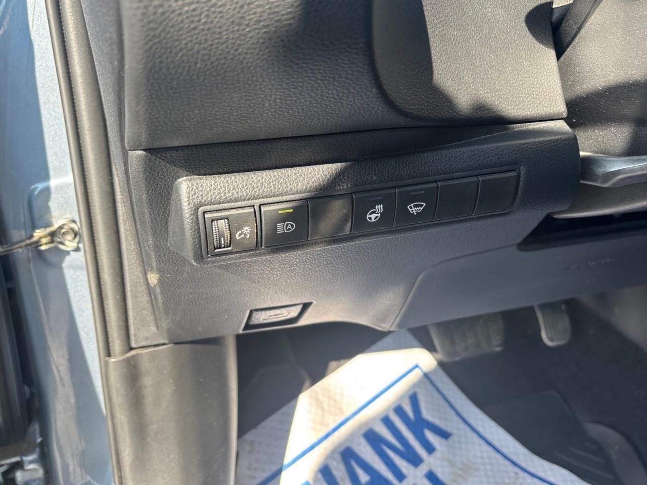 2020 Toyota Corolla SE Used Low Kilometer 5 Passenger Sedan with Heated Front Seats, Heated Steering wheel and a Sunroof Photo