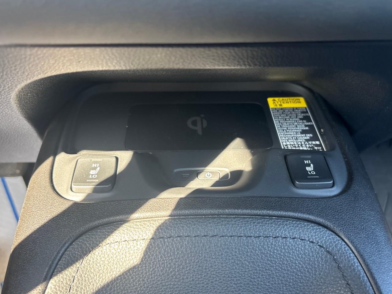 2020 Toyota Corolla SE Used Low Kilometer 5 Passenger Sedan with Heated Front Seats, Heated Steering wheel and a Sunroof Photo