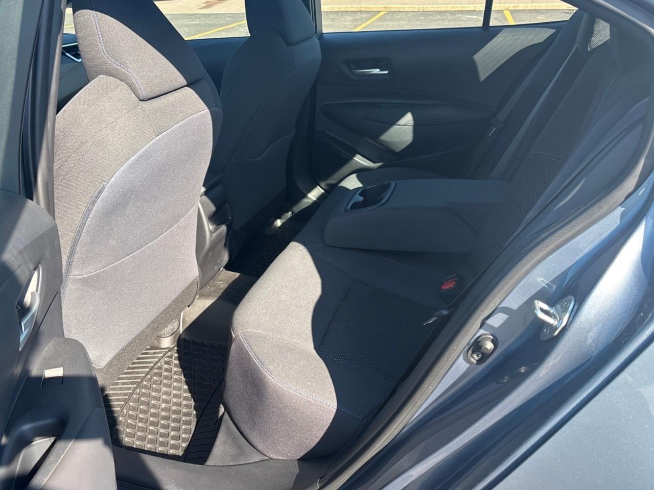 2020 Toyota Corolla SE Used Low Kilometer 5 Passenger Sedan with Heated Front Seats, Heated Steering wheel and a Sunroof Photo