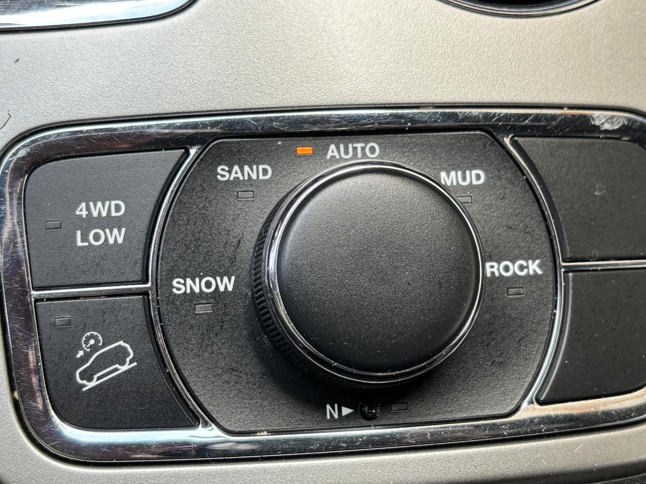 2018 Jeep Grand Cherokee Limited ** 4WD, BSM, NAV, HTD LEATH ** Photo