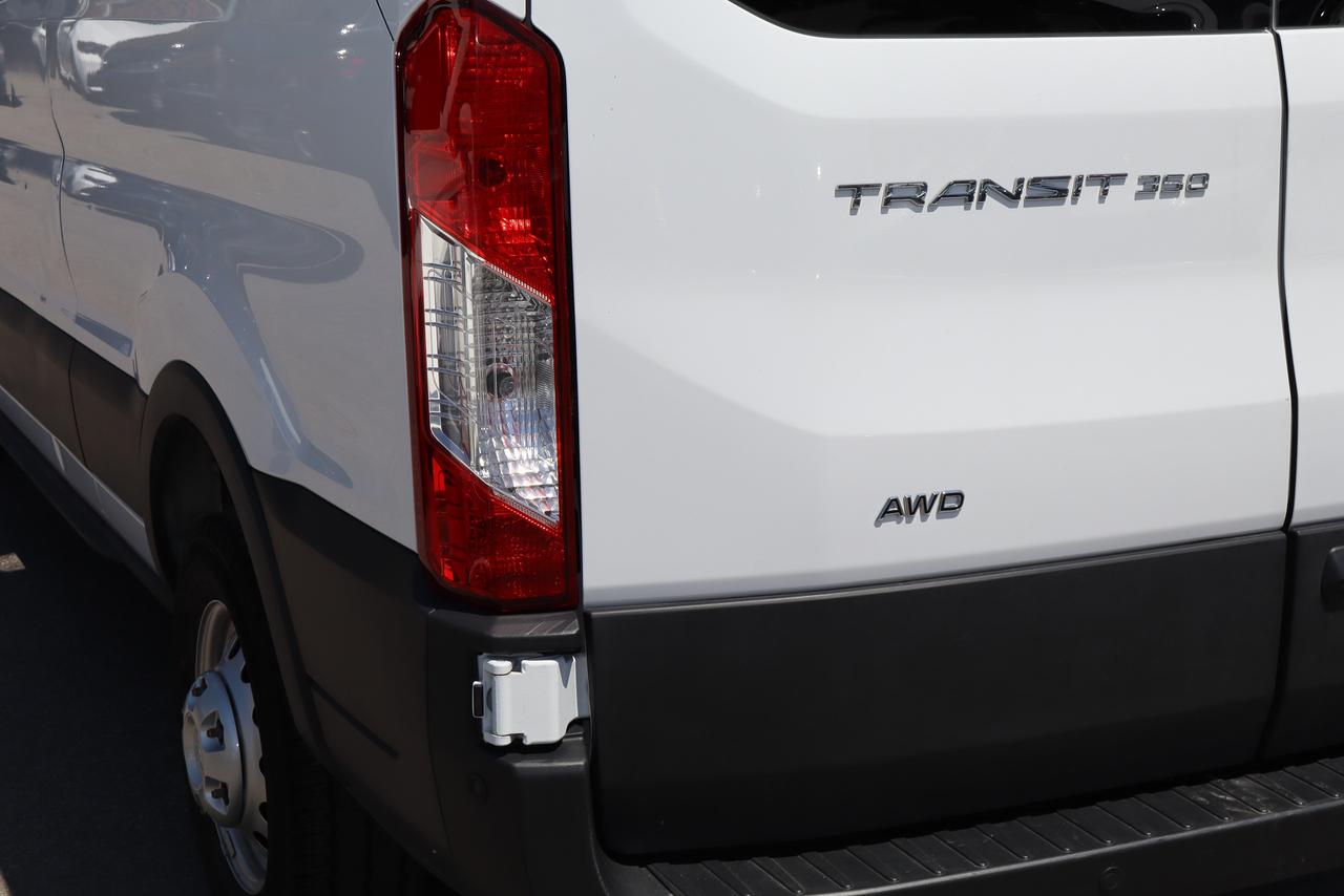 2023 Ford Transit XLT 12 passenger AWD Photo2