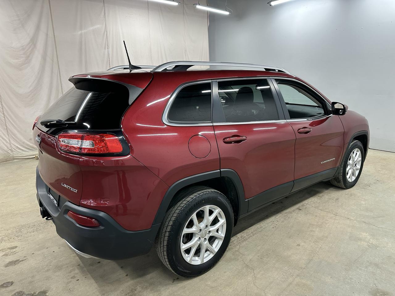 2016 Jeep Cherokee Limited | CLEAN CARFAX | LOW KMS | 3.2 L V6 Photo6
