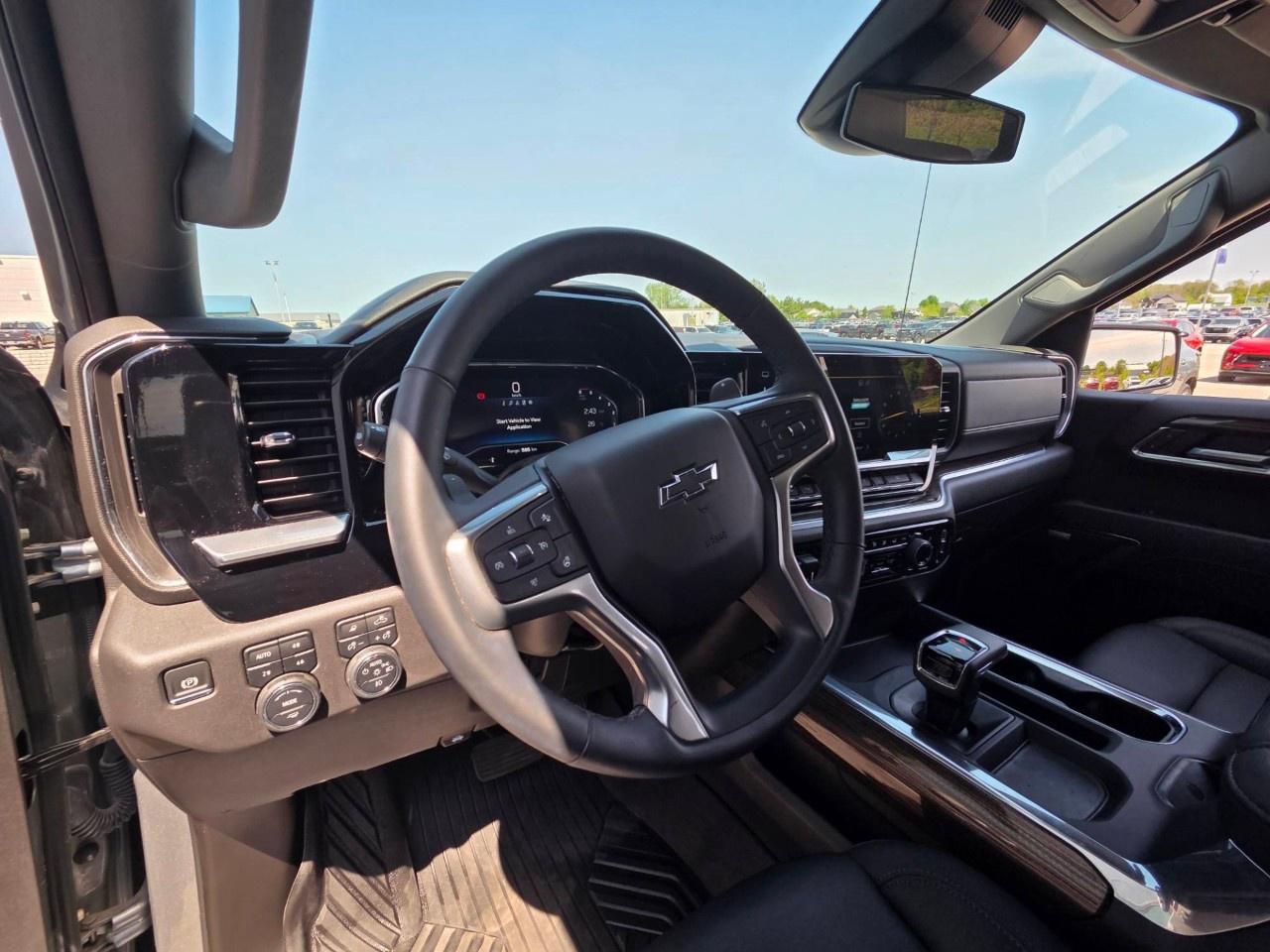 2025 Chevrolet Silverado 1500 Crew Cab Short Box 4-Wheel Drive RST Photo