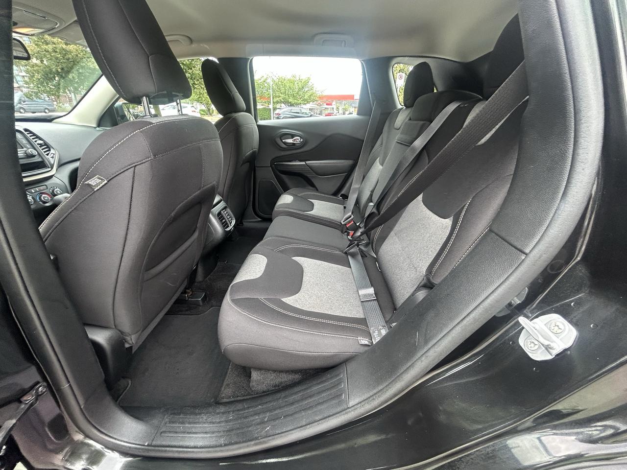 2015 Jeep Cherokee Sport Photo