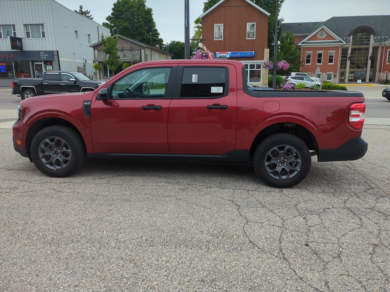 2026 Ford Maverick XLT SuperCrew Hybrid AWD Photo2