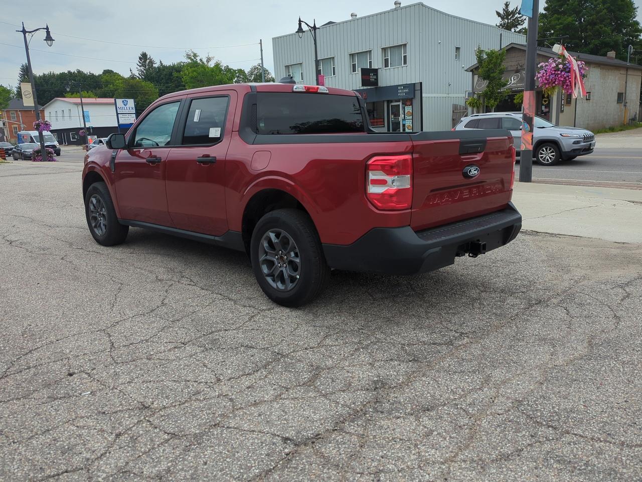 2026 Ford Maverick XLT SuperCrew Hybrid AWD Photo3