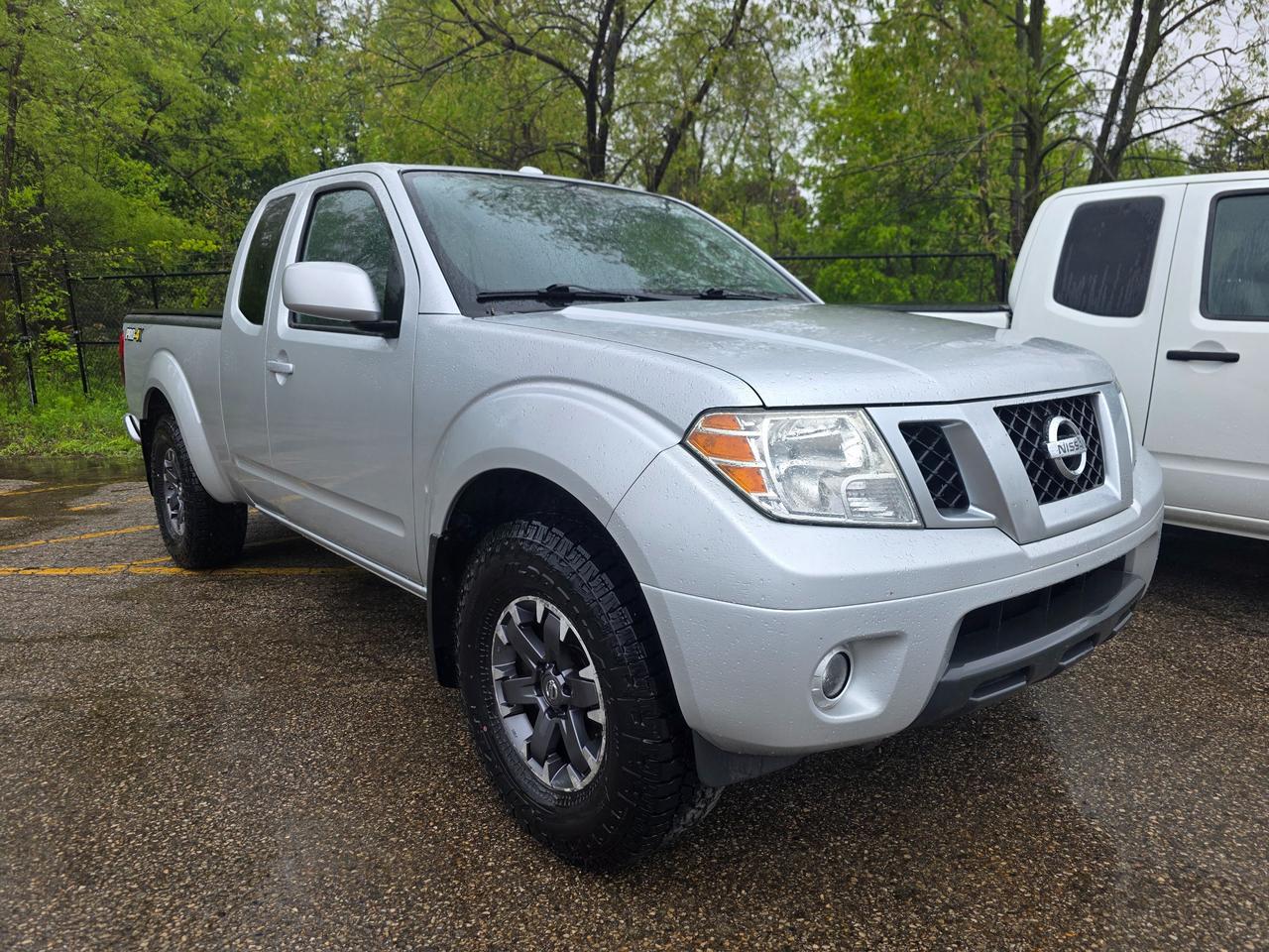 2015 Nissan Frontier MANUAL | PRO-4X | RUSTPROOFED Photo3