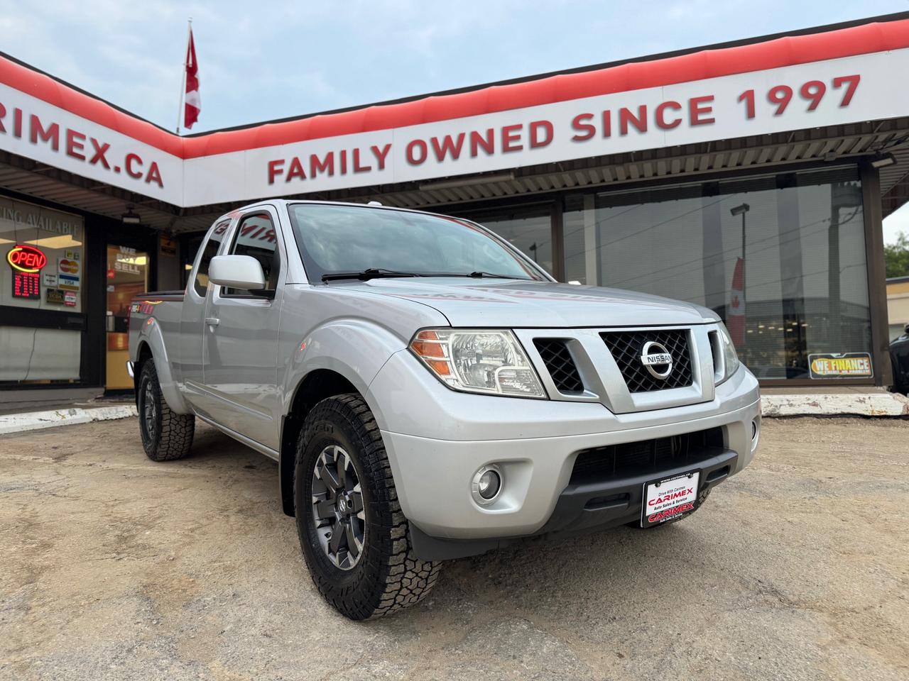 2015 Nissan Frontier MANUAL | PRO-4X | RUSTPROOFED Photo4