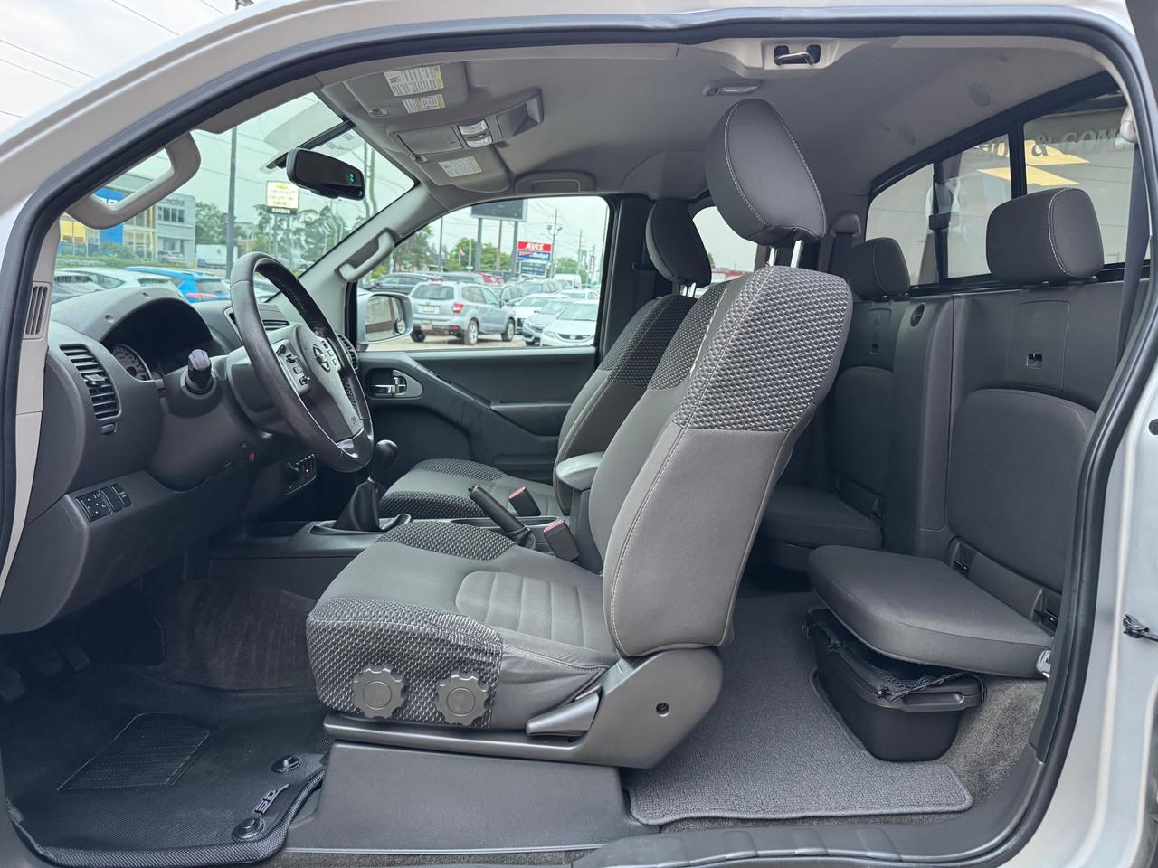 2015 Nissan Frontier MANUAL | PRO-4X | RUSTPROOFED Photo