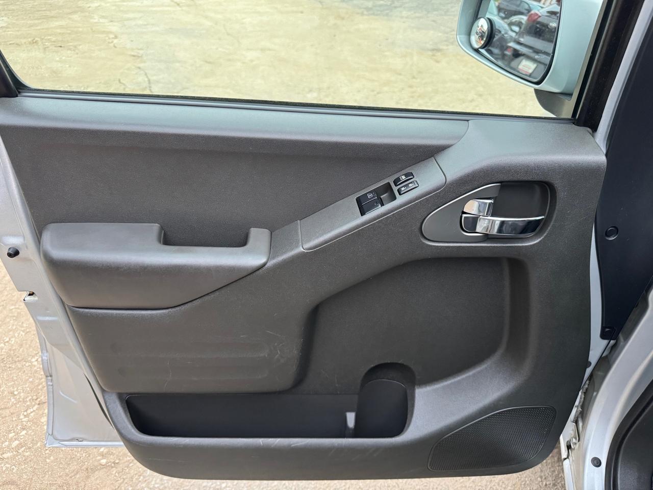 2015 Nissan Frontier MANUAL | PRO-4X | RUSTPROOFED Photo