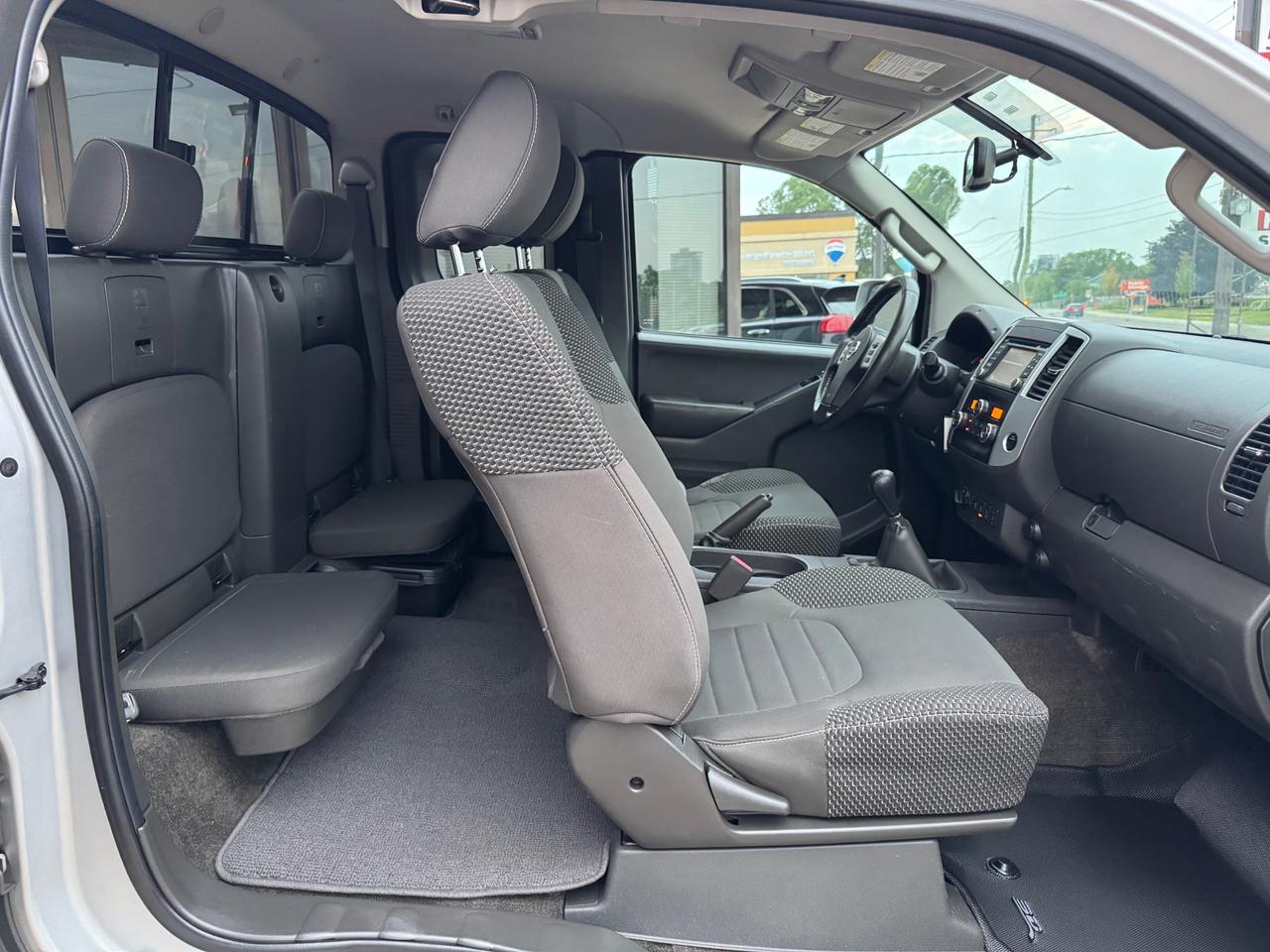 2015 Nissan Frontier MANUAL | PRO-4X | RUSTPROOFED Photo