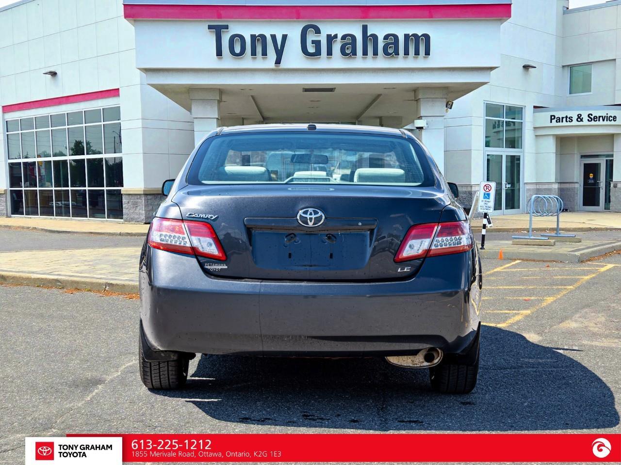 2010 Toyota Camry LE Photo4