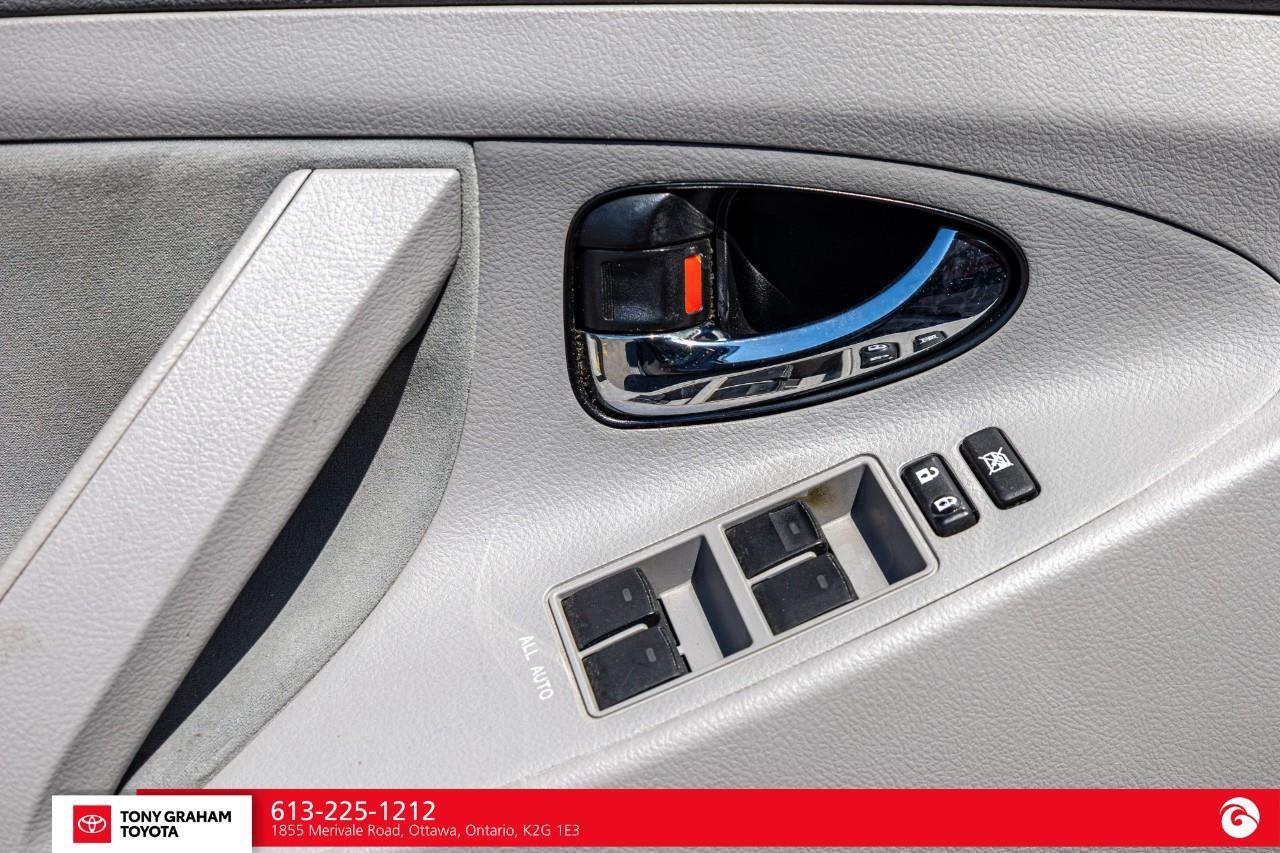 2010 Toyota Camry LE Photo