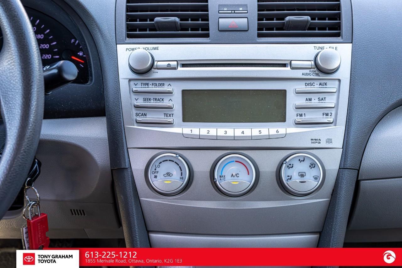 2010 Toyota Camry LE Photo