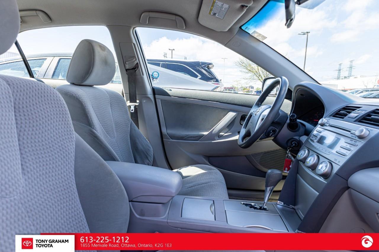 2010 Toyota Camry LE Photo