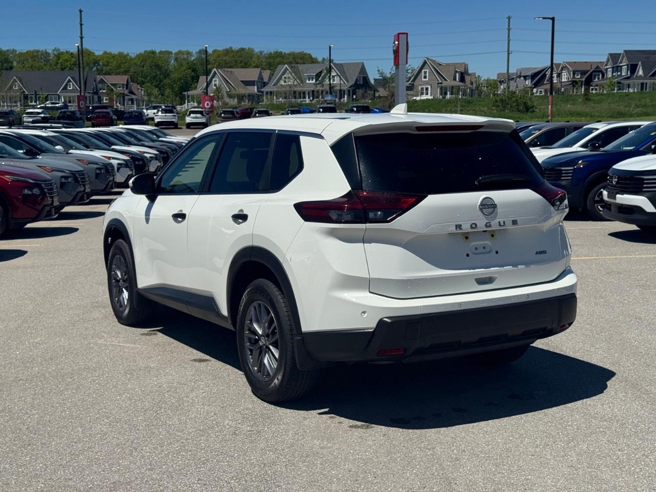 2024 Nissan Rogue AWD S Photo3