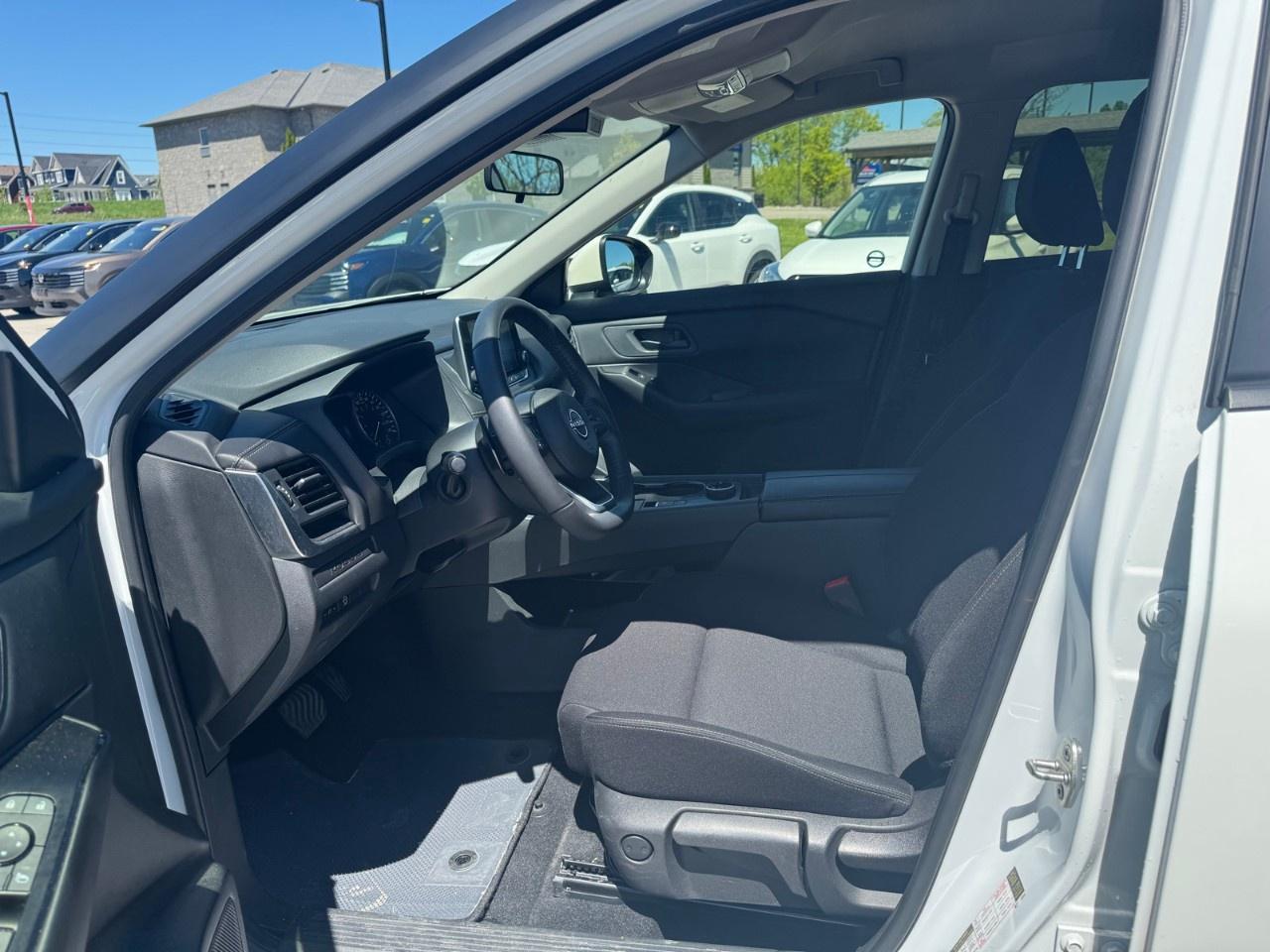 2024 Nissan Rogue AWD S Photo
