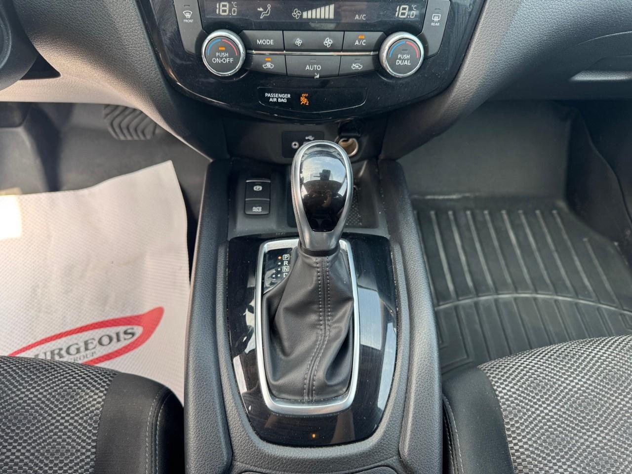 2021 Nissan Qashqai FWD SV CVT Photo