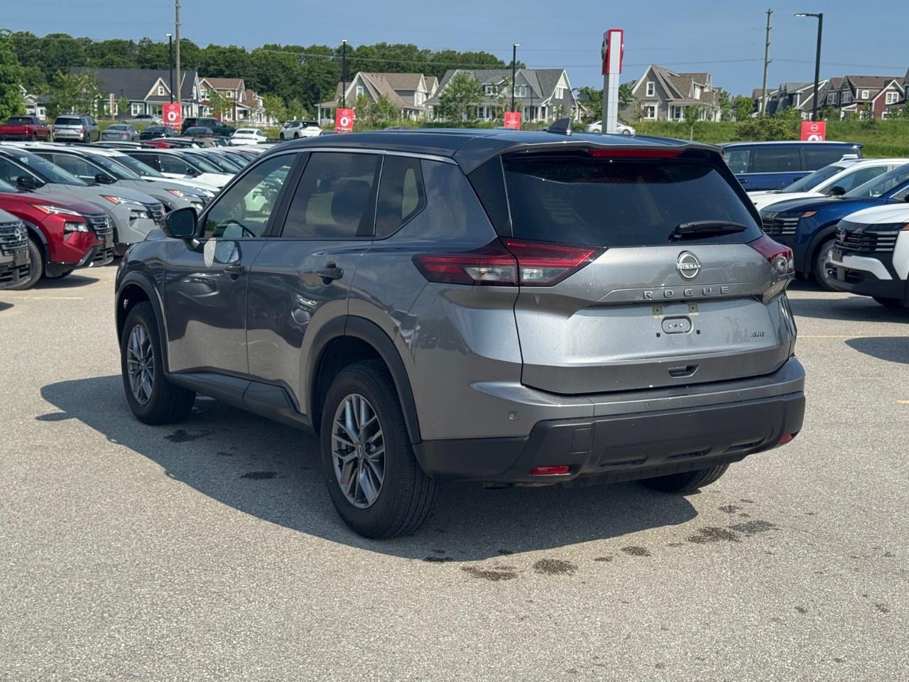 2024 Nissan Rogue AWD S Photo4