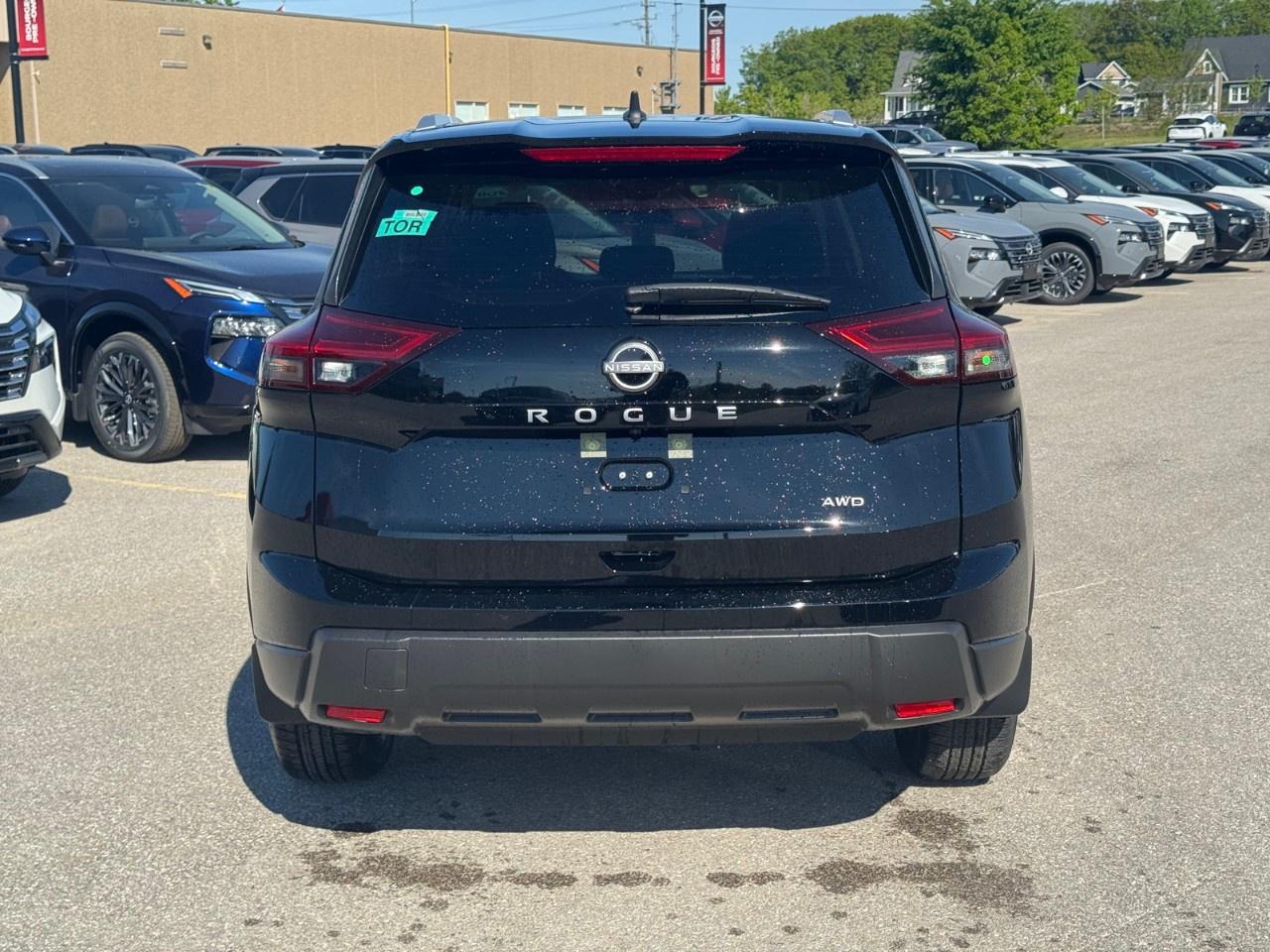 2026 Nissan Rogue AWD SV Moonroof Photo3