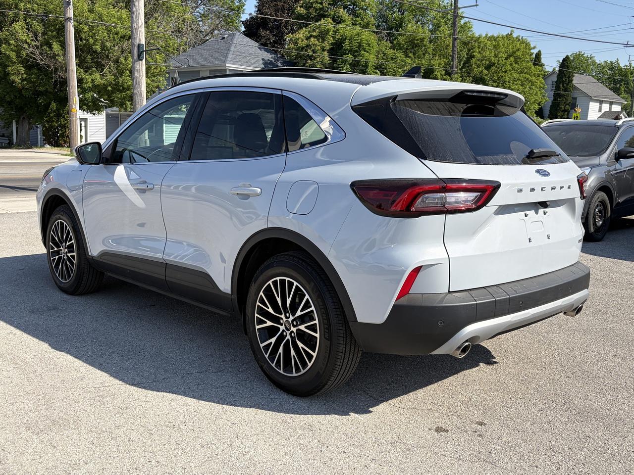 2025 Ford Escape PHEV FWD Photo2