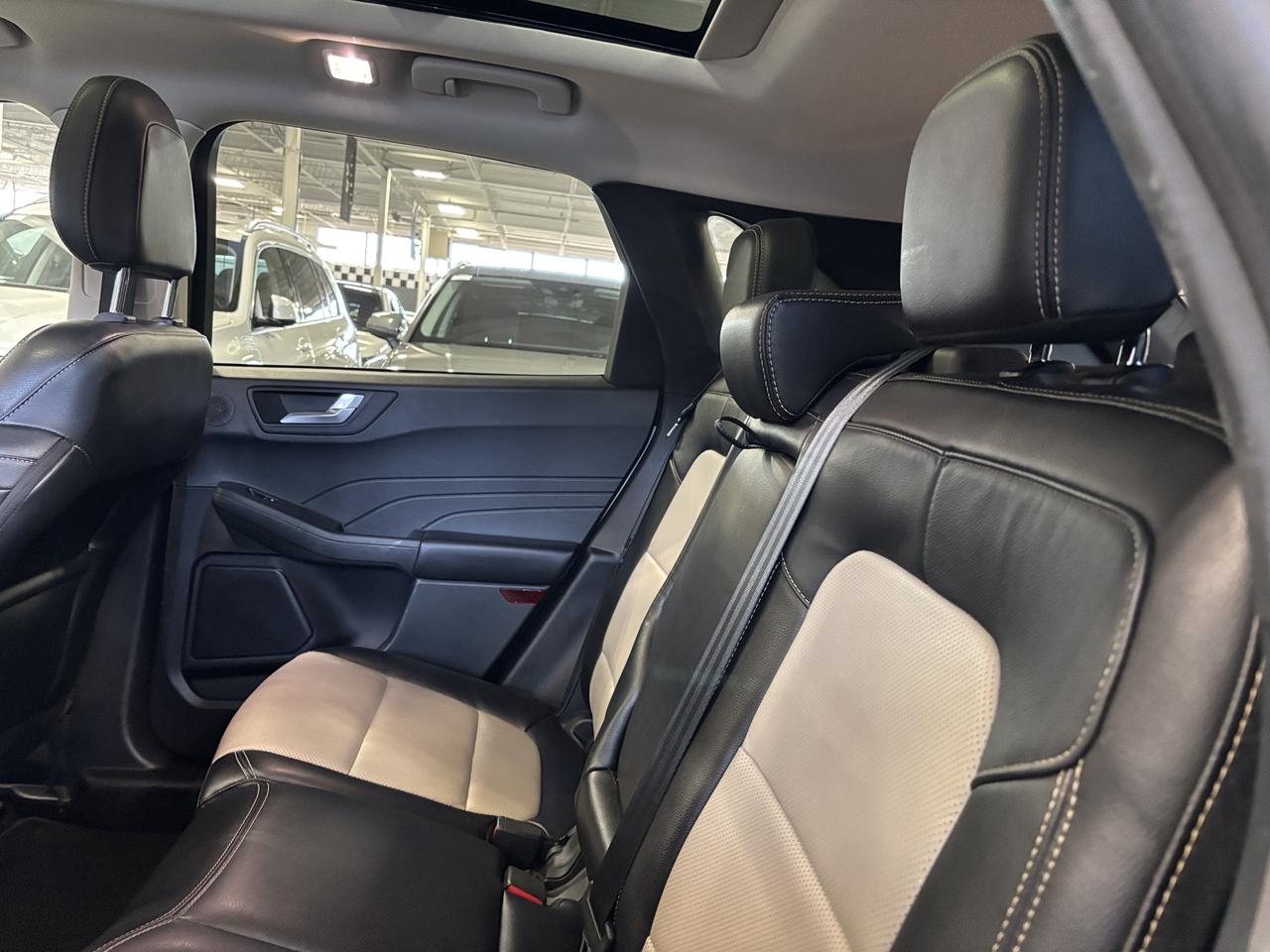 2021 Ford Escape Titanium Hybrid|AWD|NAV|CREAMLEATHER|WOOD|BOAUDIO| Photo