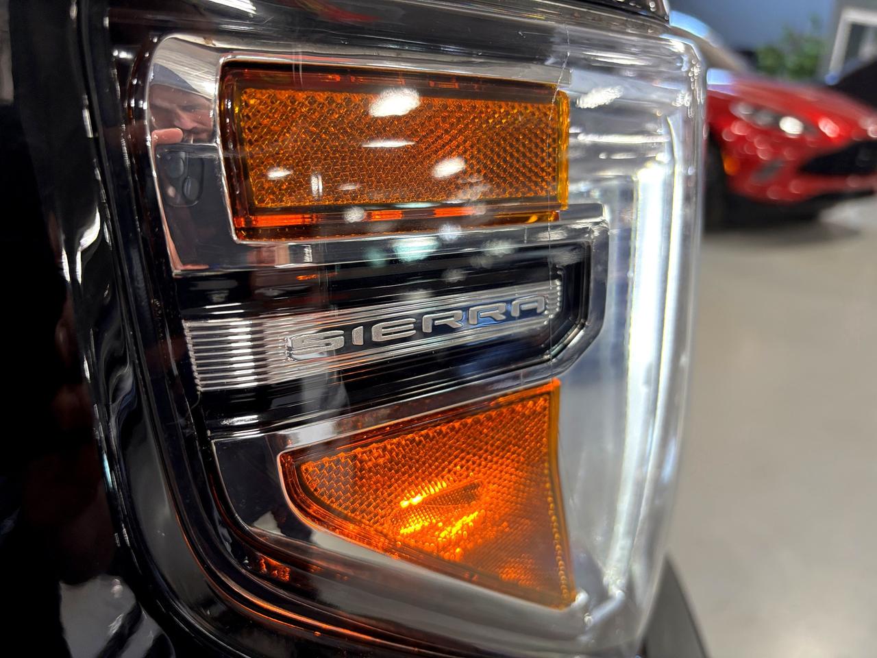2021 GMC Sierra 1500 AT4 AWD|CREW|V8|NAV|BOSE|LEATHER|FUELRIMS|SUNROOF| Photo2