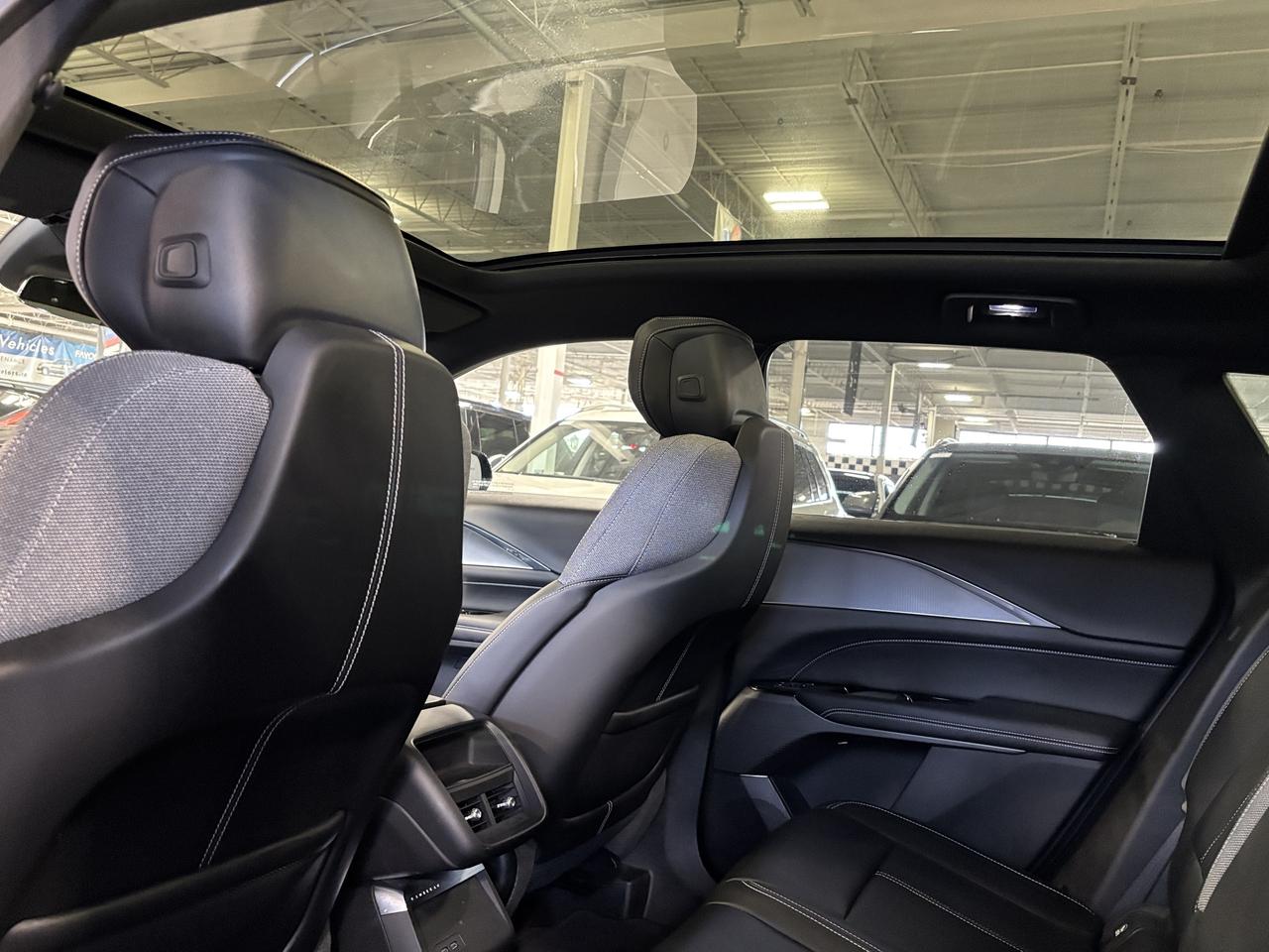 2024 Cadillac LYRIQ 450E|1SA|TECH|RWD|CLUSTERNAV|LEATHER|FULLGLASSROOF Photo