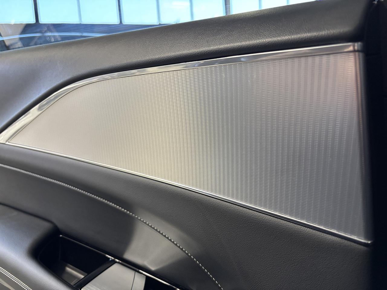 2024 Cadillac LYRIQ 450E|1SA|TECH|RWD|CLUSTERNAV|LEATHER|FULLGLASSROOF Photo
