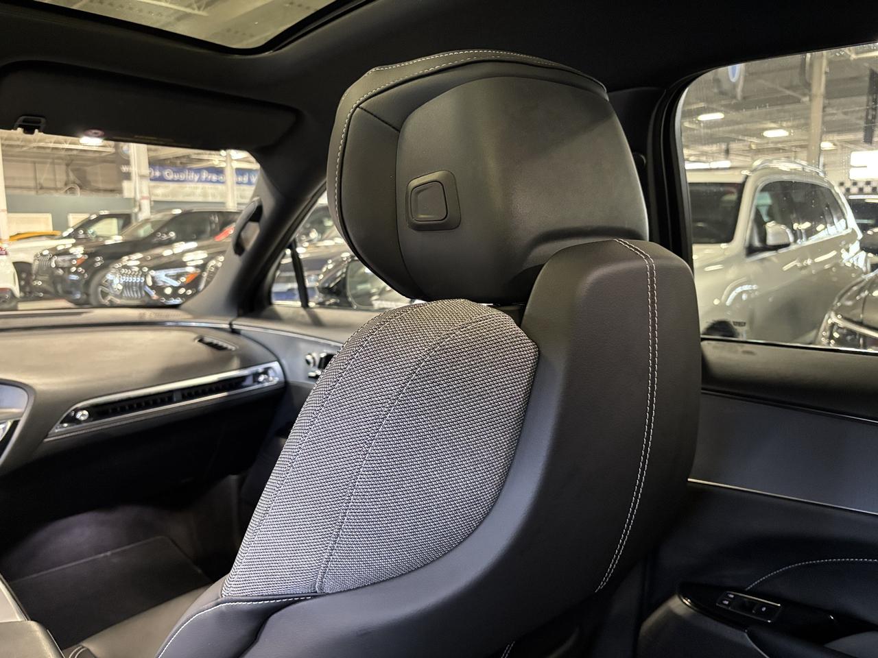 2024 Cadillac LYRIQ 450E|1SA|TECH|RWD|CLUSTERNAV|LEATHER|FULLGLASSROOF Photo