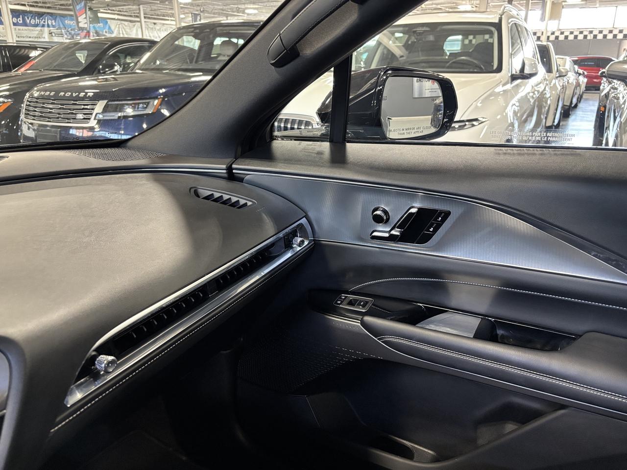 2024 Cadillac LYRIQ 450E|1SA|TECH|RWD|CLUSTERNAV|LEATHER|FULLGLASSROOF Photo