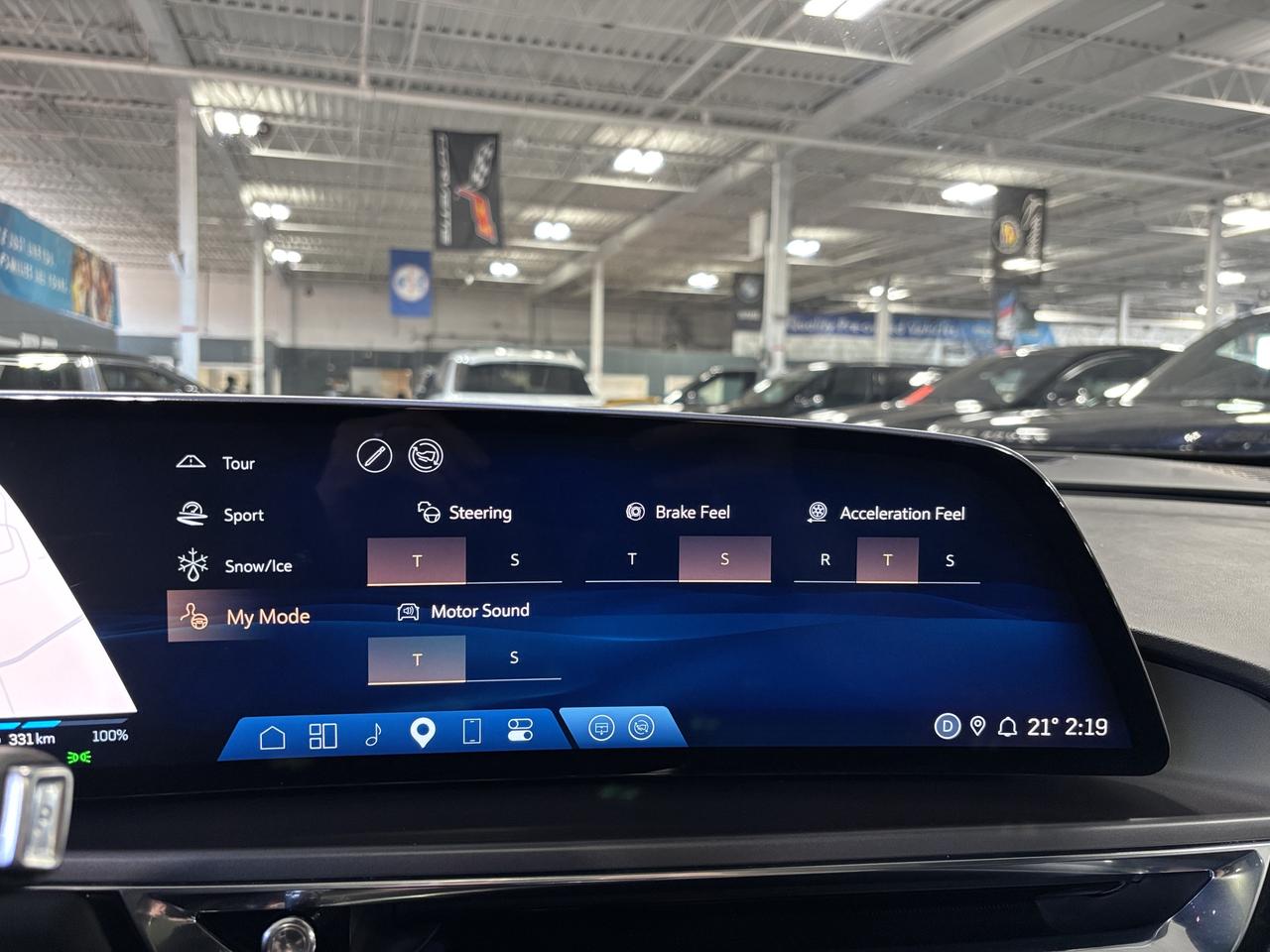 2024 Cadillac LYRIQ 450E|1SA|TECH|RWD|CLUSTERNAV|LEATHER|FULLGLASSROOF Photo