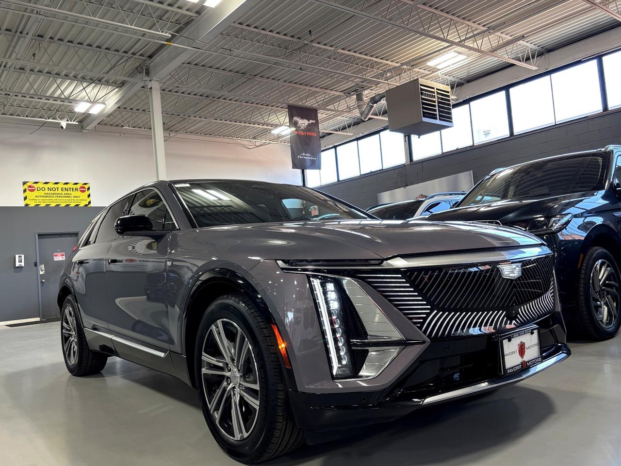 2024 Cadillac LYRIQ 450E|Luxury|1SC|RWD|AMBIENT|WOOD|CLUSTERNAV|360CAM Photo