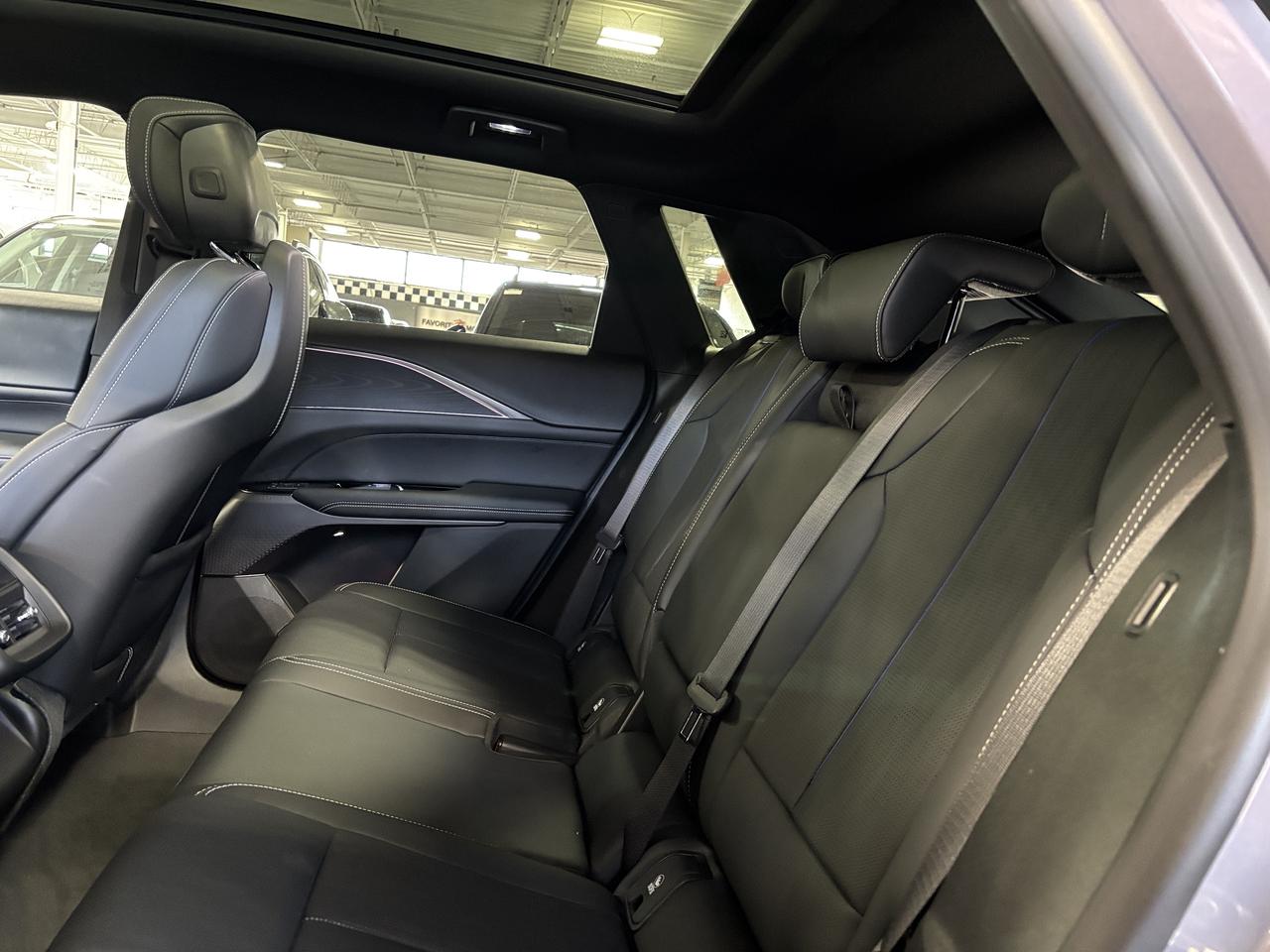 2024 Cadillac LYRIQ 450E|Luxury|1SC|RWD|AMBIENT|WOOD|CLUSTERNAV|360CAM Photo