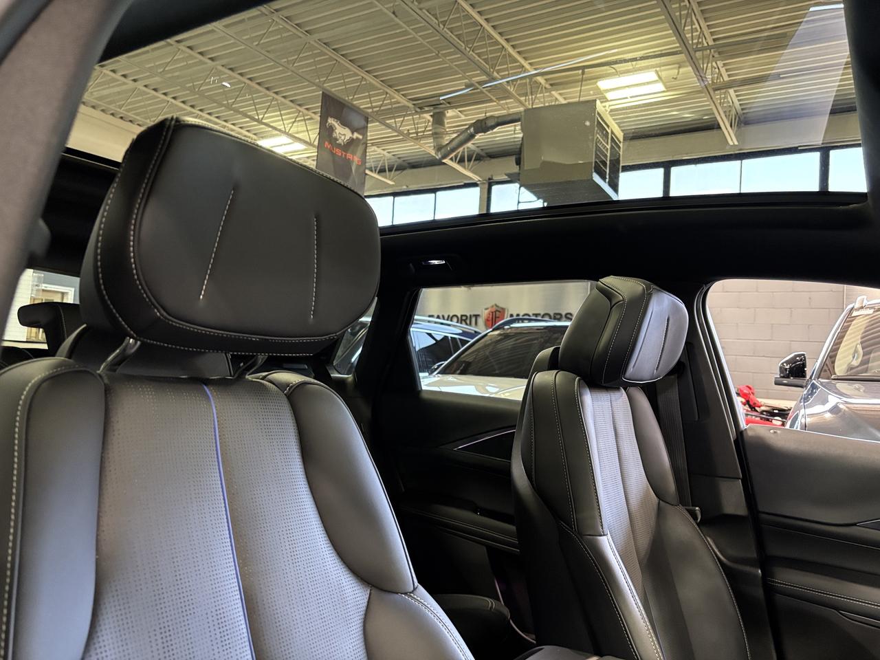 2024 Cadillac LYRIQ 450E|Luxury|1SC|RWD|AMBIENT|WOOD|CLUSTERNAV|360CAM Photo